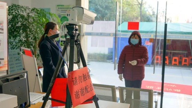 自動測溫?zé)岢上癖O(jiān)測系統(tǒng)節(jié)約人力物力,降低感染新型冠狀病毒的風(fēng)險