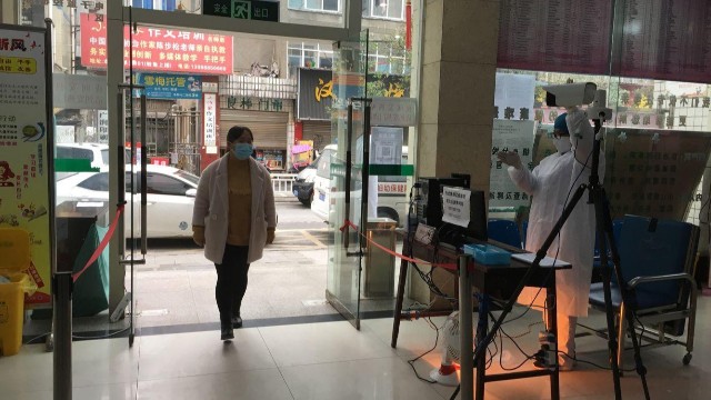 安裝熱成像體溫檢測(cè)儀攝像機(jī)，高效監(jiān)測(cè)體溫，快速篩查流動(dòng)發(fā)熱人群