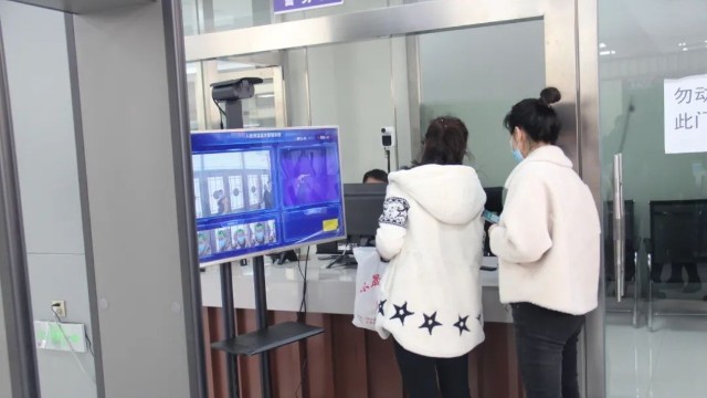 訴訟服務中心引進紅外線人體自動測溫儀為安全防疫鑄造銅墻鐵壁
