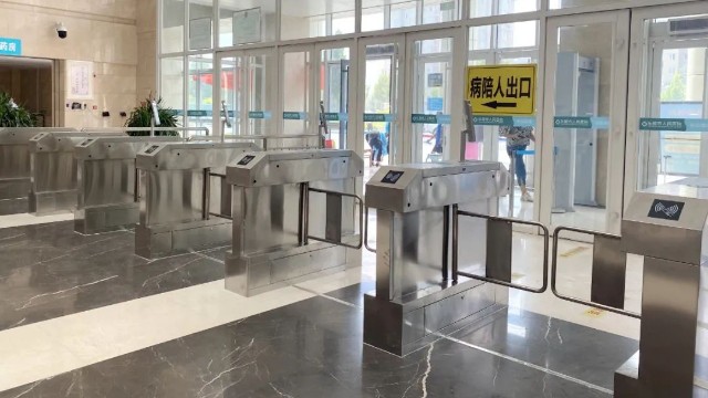 智慧防疫再升級，樂陵市人民醫(yī)院閘機(jī)智能通行系統(tǒng)上崗