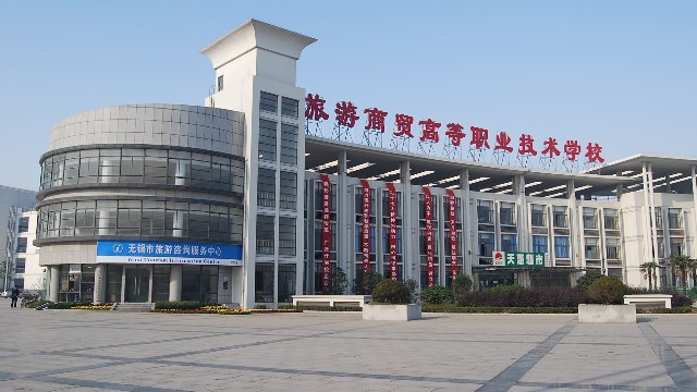 測(cè)溫安全門密切檢測(cè)師生健康狀態(tài),保障學(xué)校師生人身安全