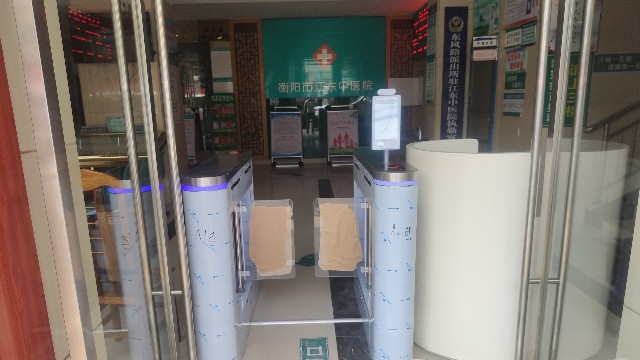 衡陽江東中醫(yī)院引入探天下健康碼測溫門禁一體機(jī)加強(qiáng)防疫管理