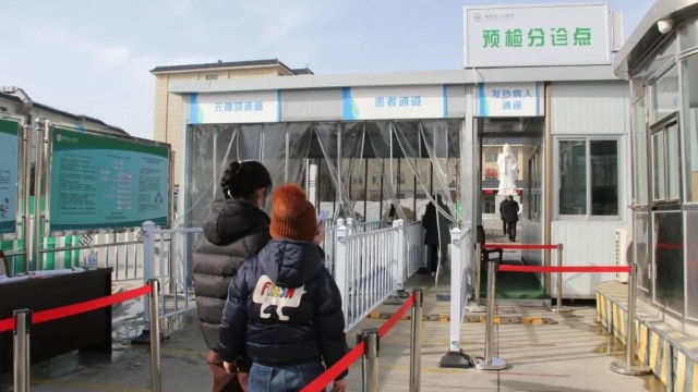 方便就醫(yī)，通渭縣人民醫(yī)院預檢分診智能閘機加強常態(tài)化疫情防控