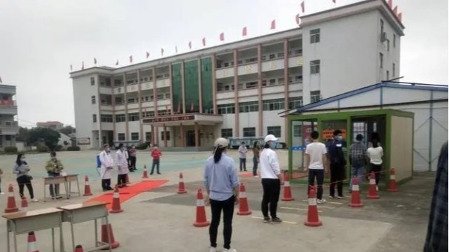 汕尾華僑管理區(qū)中心小學(xué)引入學(xué)校金屬探測(cè)安檢門為安保工作提檔升級(jí)