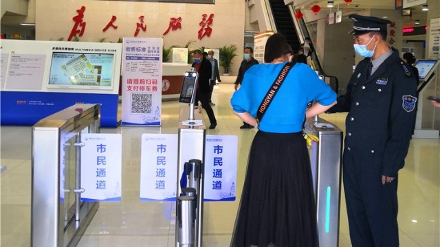 醫(yī)院的第一道防線，金屬安檢門為醫(yī)護(hù)人員保駕護(hù)航