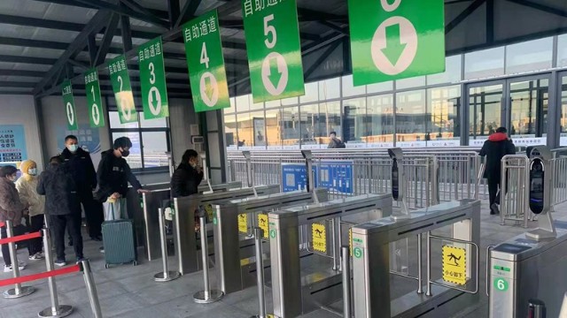 阜陽市健康碼識別閘機(jī)上崗，守好疫情外防輸入關(guān)口